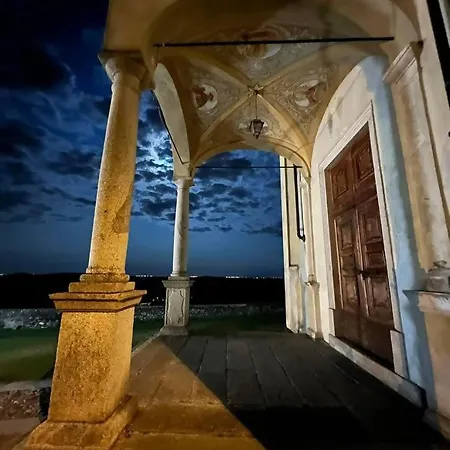 Tra Maggiore E D'orta Fuoco